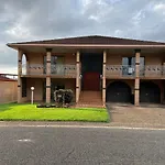 Aspley Bedroom & Share Bathroom With Other Guests