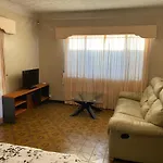 Aspley Bedroom & Share Bathroom With Other Guests