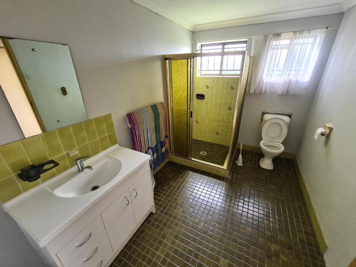 Aspley Bedroom & Share Bathroom With Other Guests * Brisbane